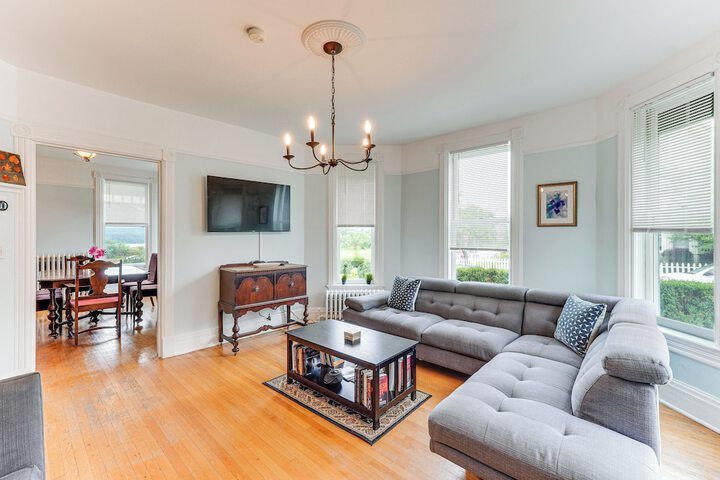 Charming Victorian Retreat w / Hudson River Views