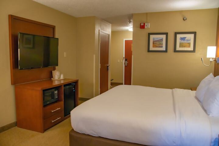 Room 32 of 77