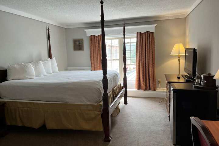 Room 54 of 79