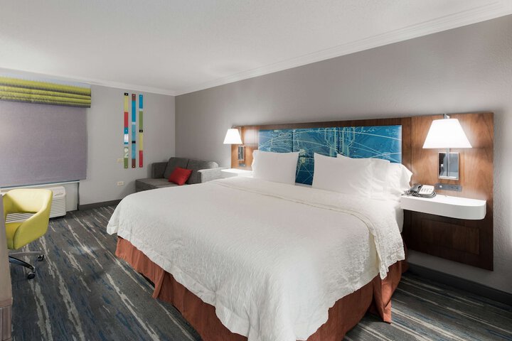 Hampton Inn & Suites Chicago / Hoffman Estates