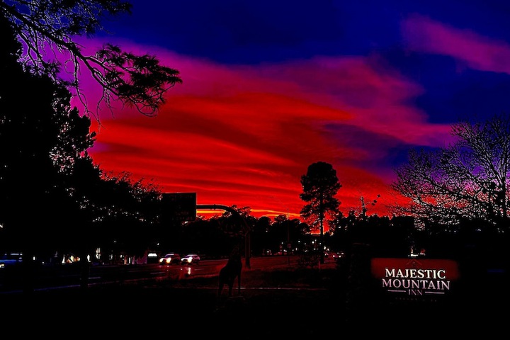Majestic Mountain Inn