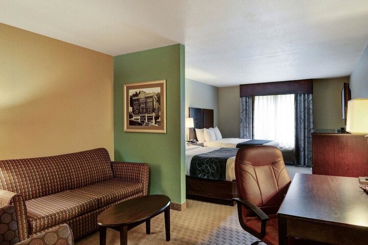 Comfort Suites near Hot Springs Park