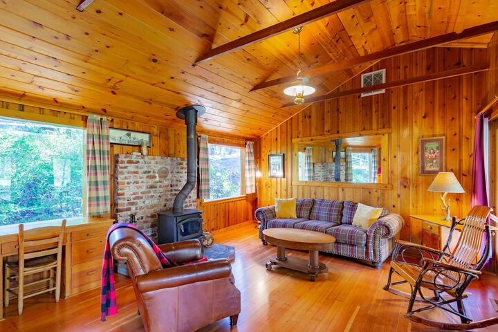 Lake Creek Lodge
