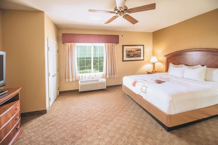 Room 53 of 100