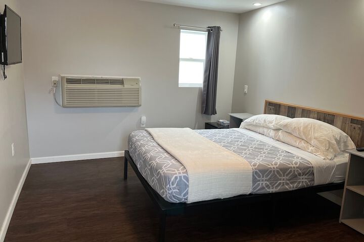 Room 12 of 24