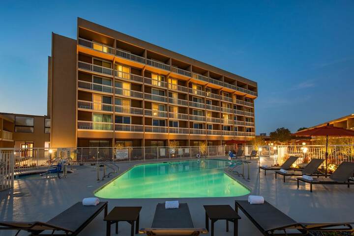 Holiday Inn Oxnard – Ventura by IHG
