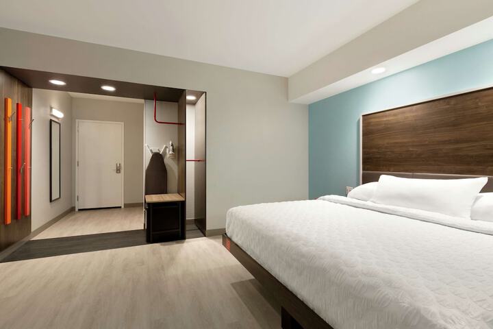 Room 16 of 32
