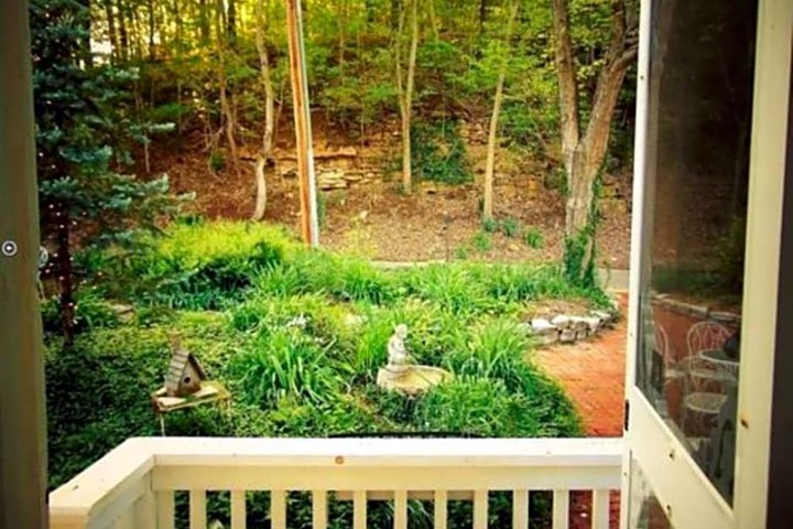 Maple Leaf Cottage Inn