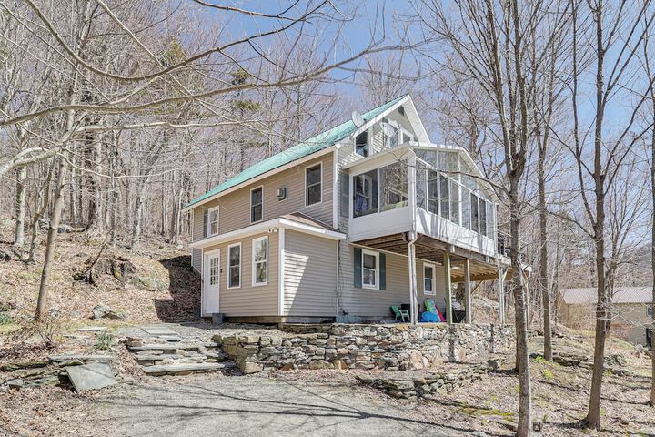 Jeffersonville Home w / Deck Near Hiking & Climbing