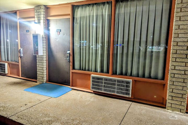 Room 8 of 16