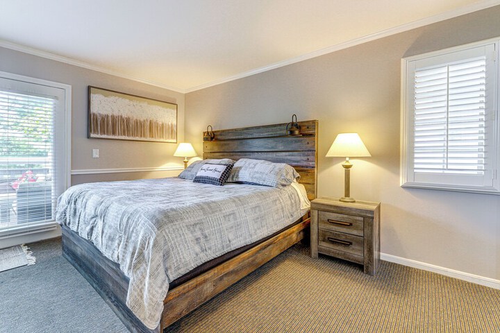 Norwich Vacation Rental w / Golf Course Views!