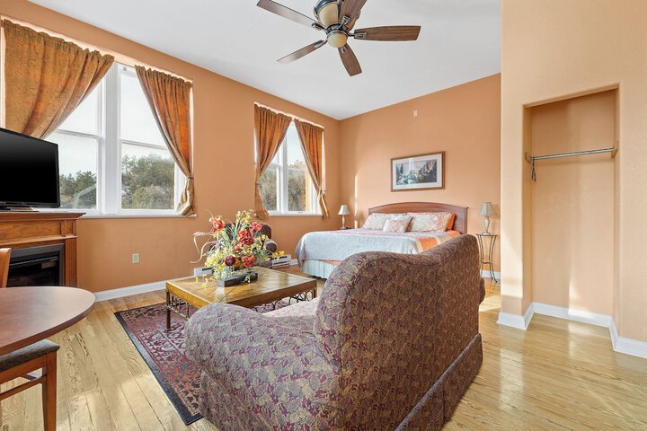 Room 14 of 25