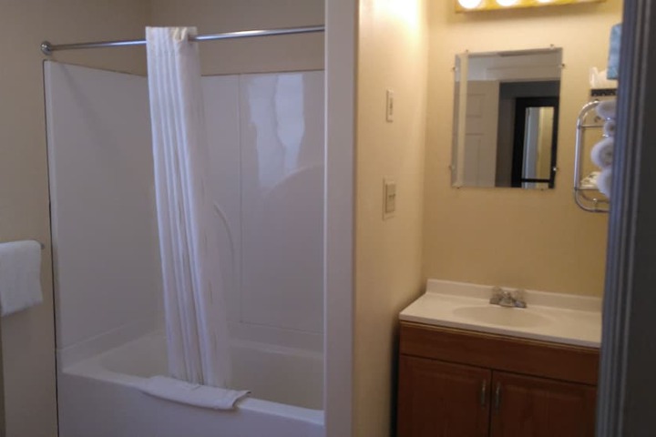 Room 27 of 46