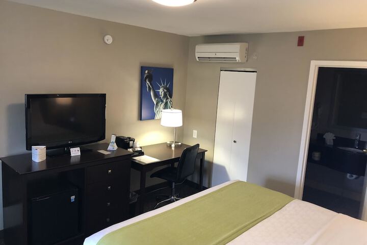 Room 12 of 27