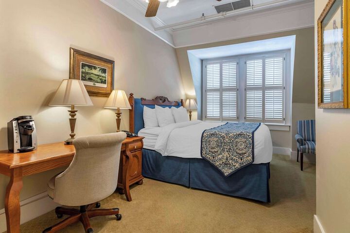 Room 7 of 32