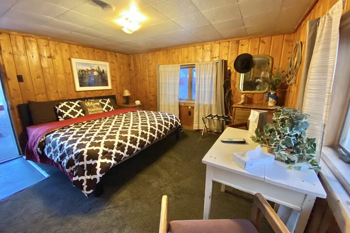 Room 27 of 39
