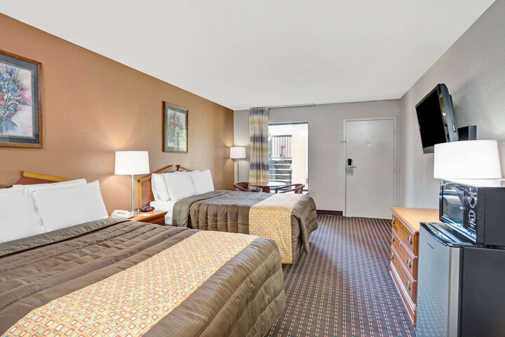 Room 6 of 20