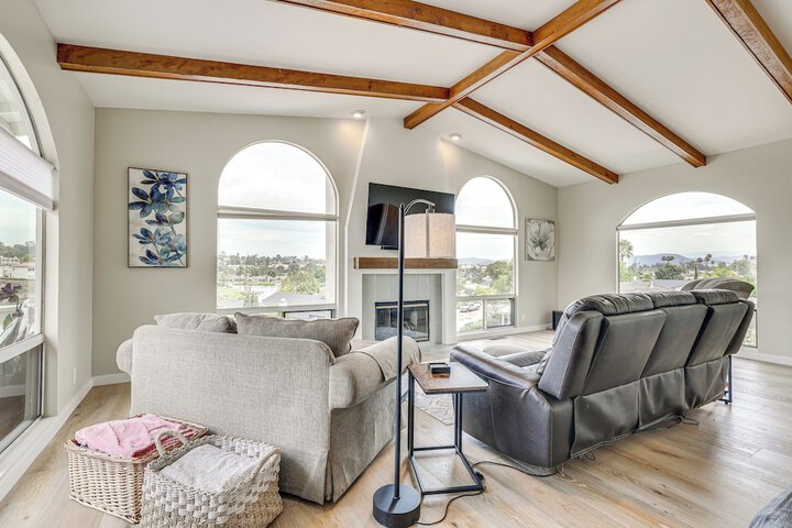 San Marcos Getaway w / Deck & Lake Views!