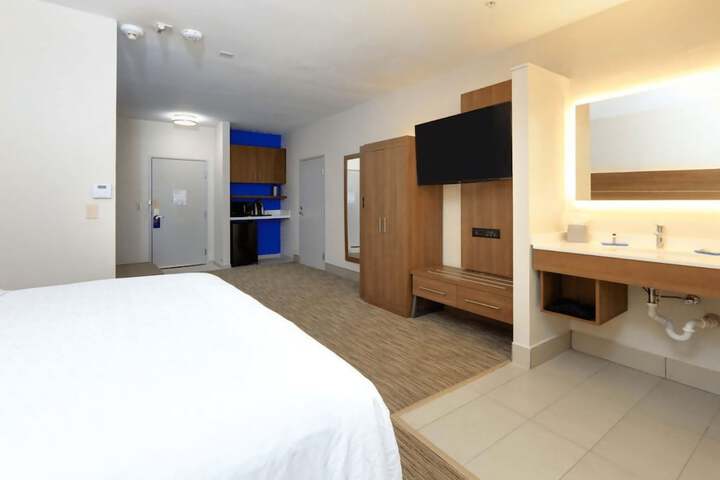 Room 26 of 39