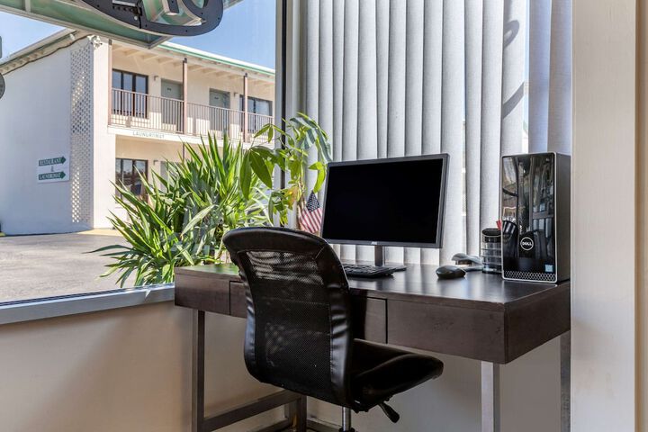 Business Center 34 of 34