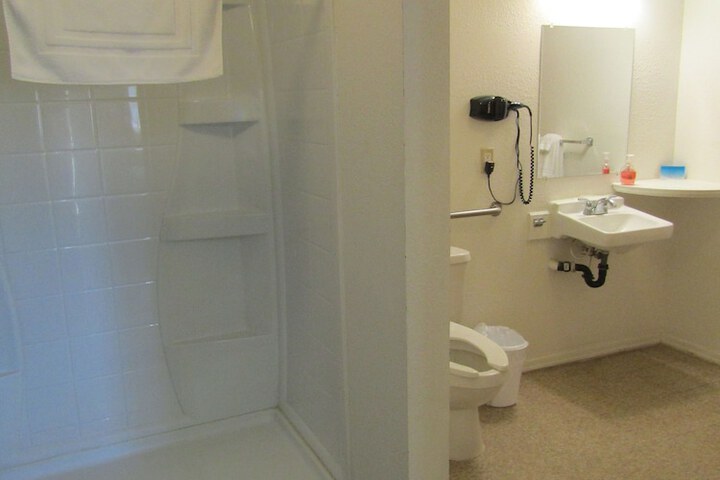 Room 30 of 124
