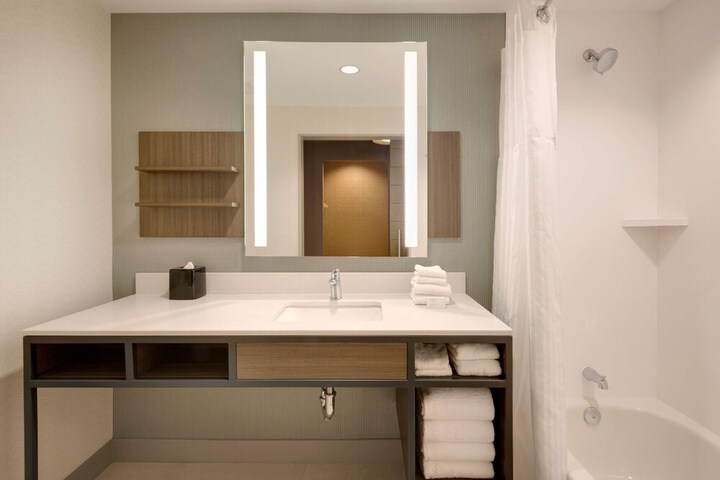 Room 35 of 65