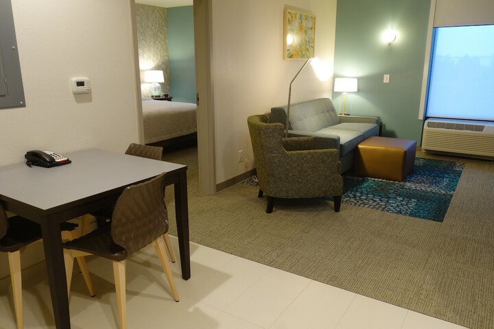 Room 33 of 76