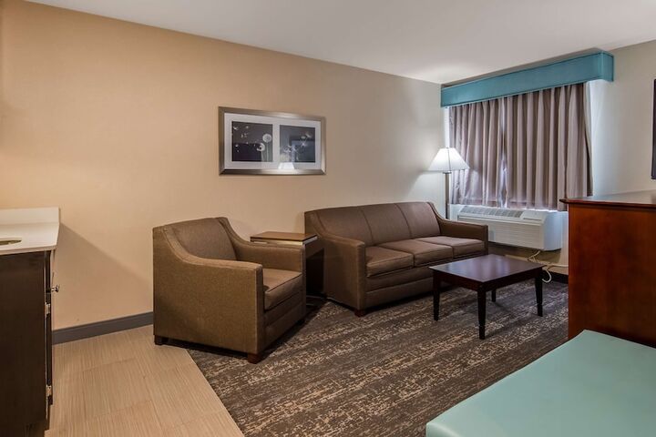 Room 11 of 27