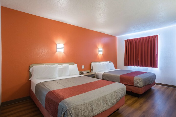 Room 16 of 34