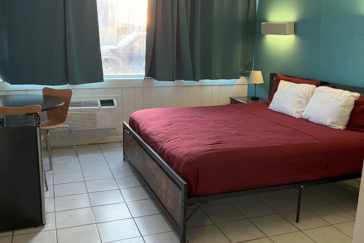 Room 28 of 38