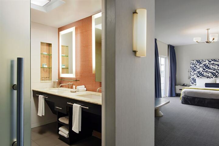 Room 40 of 69
