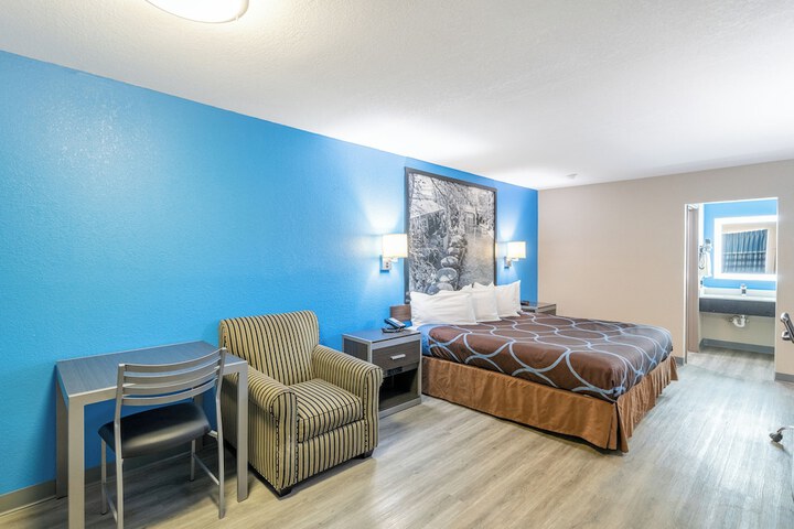 Room 83 of 132