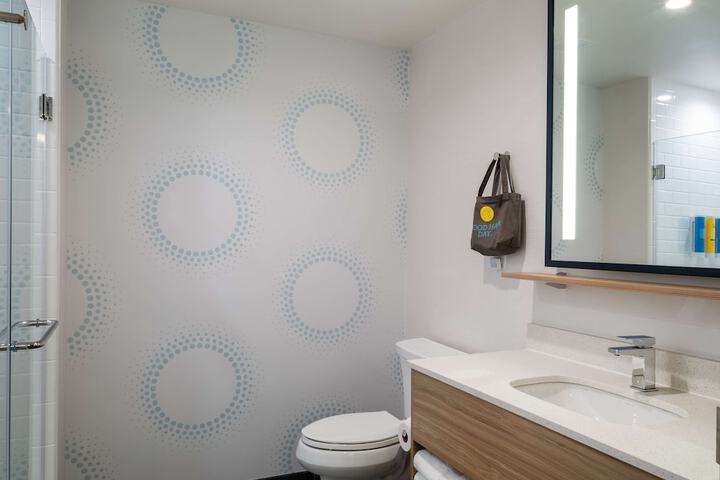Room 12 of 25