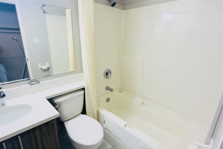 Room 21 of 53