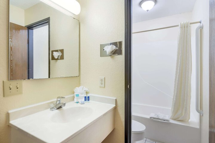 Room 16 of 27