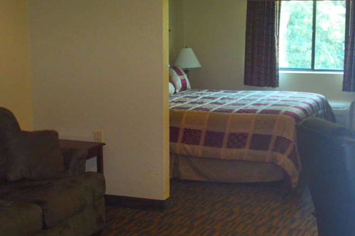 Room 13 of 33
