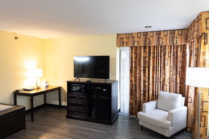Baymont by Wyndham Battle Creek Downtown