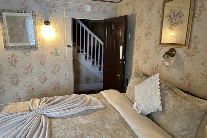 Room 52 of 74