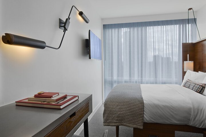 Room 58 of 106