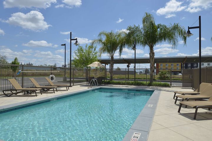 Hampton Inn & Suites Bakersfield North-Airport