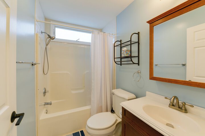 Avalon Vacation Rental w / Porch & Grill!