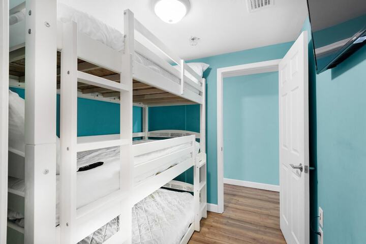 Room 47 of 81