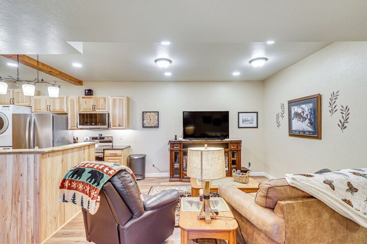 Cozy Eureka Getaway - Hike Bike, Hunt & Fish!