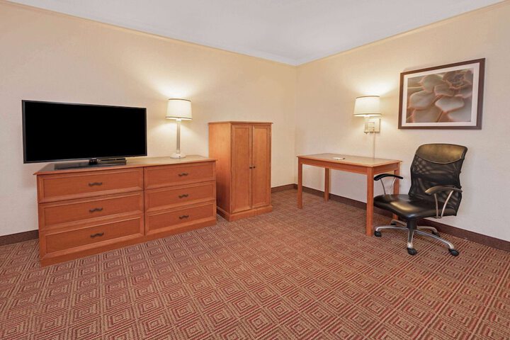 Room 16 of 28