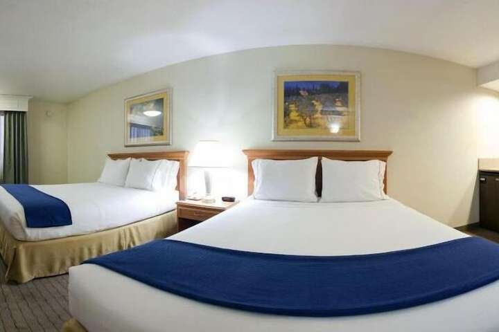Room 12 of 32