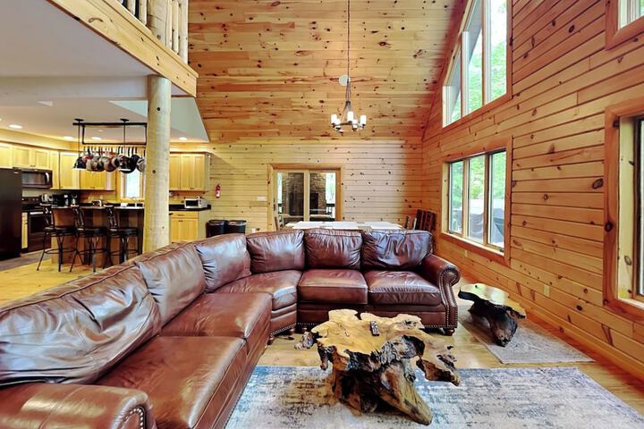 Maple Manor by Taylor Made Deep Creek