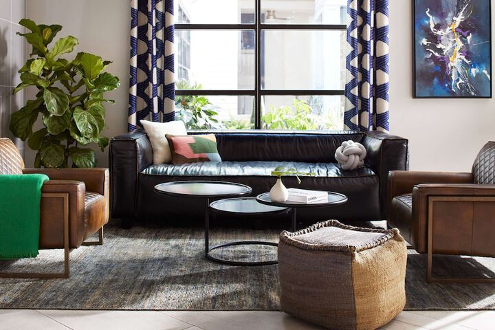 Lounge 12 of 19