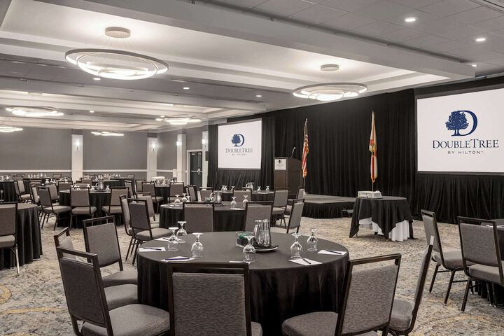 Doubletree by Hilton Fort Myers at Bell Tower Shops