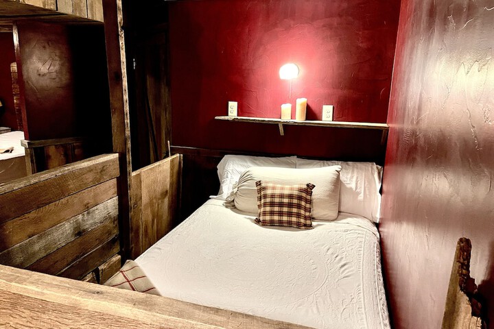 Room 9 of 17