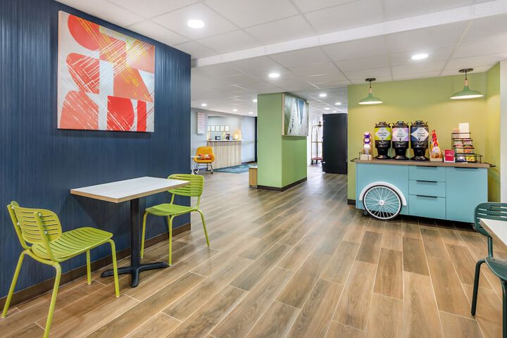 Breakfast/Coffee Service 23 of 27